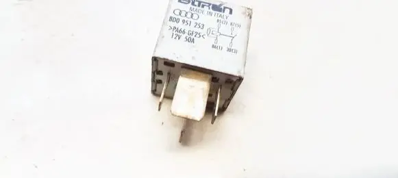 Volkswagen PASSAT B5 Other relay 8D0951253