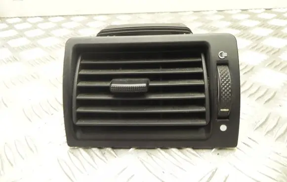 Rear air vent grill
