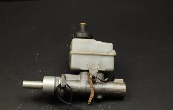 Renault Master II Master brake cylinder 25175879 8200245034 8200365396