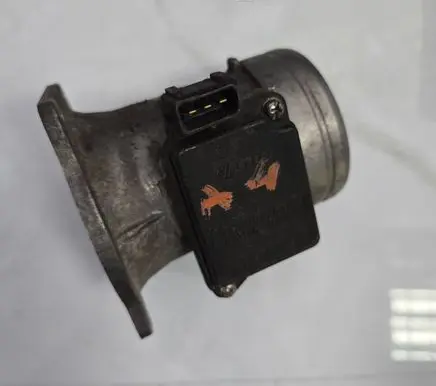 Audi A4 S4 B7 8E 8H Mass air flow meter 037906461B AFH6010A
