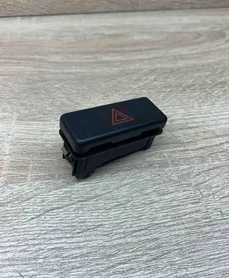 BMW 5 E39 Hazard light switch 8350947