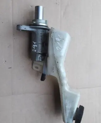 Brake fluid reservoir