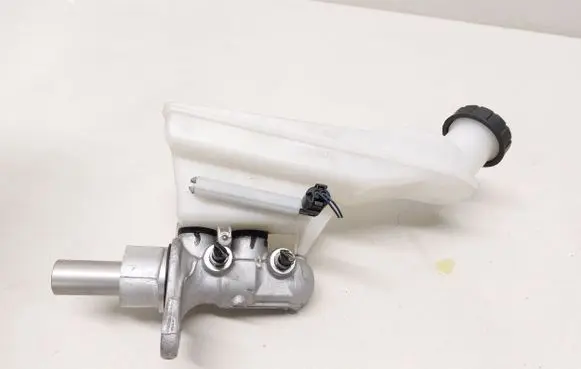Mercedes-Benz CLA C117 X117 W117 Master brake cylinder 32670345 A2464300202