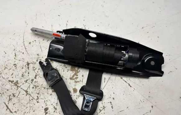 Volvo XC70 Front seatbelt 