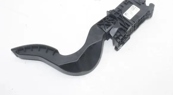 Volvo XC40 Accelerator throttle pedal 32212369