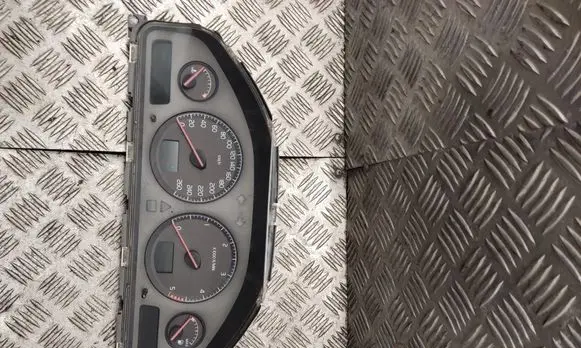 Volvo XC70 Speedometer (instrument cluster) 8637996