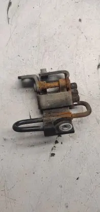 Volkswagen Golf V Front door lower hinge 