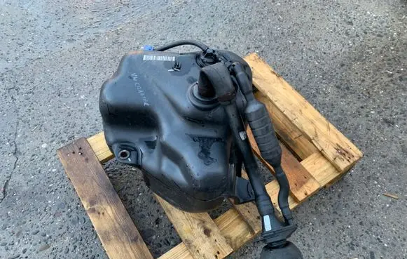 Mercedes-Benz Sprinter W906 AdBlue liquid reservoir 