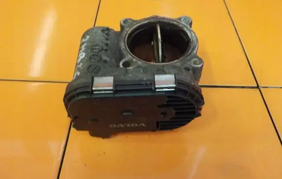 Volvo V50 Throttle body valve 31216665 2MB26