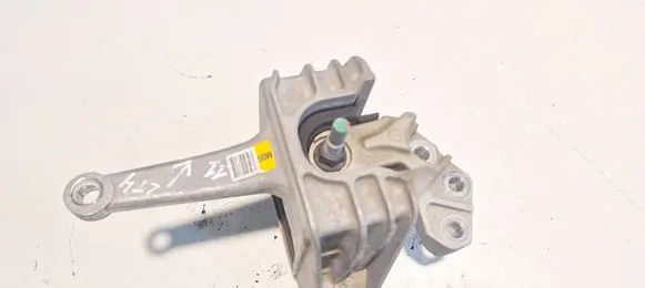 Engine mount bracket