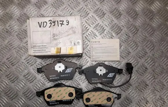 Volkswagen Sharan Brake pads (rear) 7M3698151