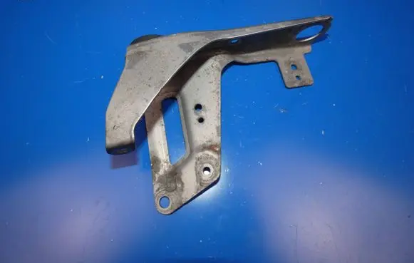 Mercedes-Benz A W176 Air filter cleaner box bracket assembly A6450900041 12T320