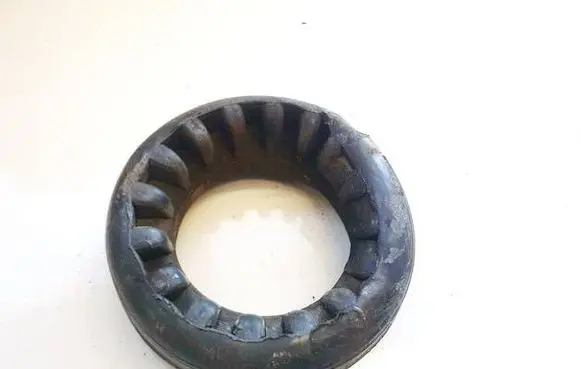 Ford Kuga I Front coil spring rubber mount 