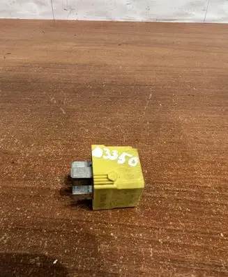 Mercedes-Benz E W210 Other relay A0025421419 D3350