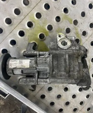 BMW X5 E70 Power steering pump 679646203 5002445 135A12