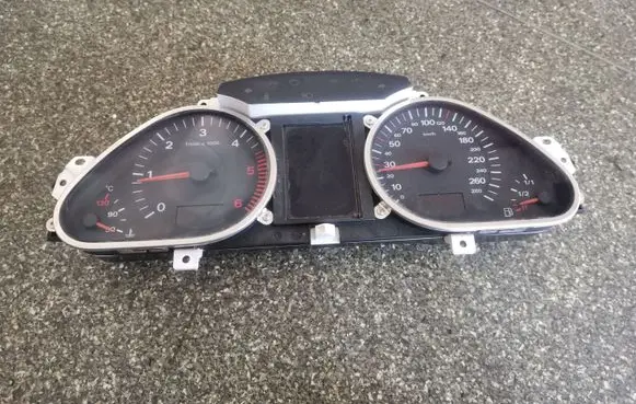 Audi A6 S6 C6 4F Speedometer (instrument cluster) 4F0920900S 4F0910900A