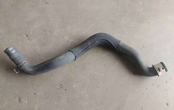 Mercedes-Benz C W204 Engine coolant pipe/hose A2045010982