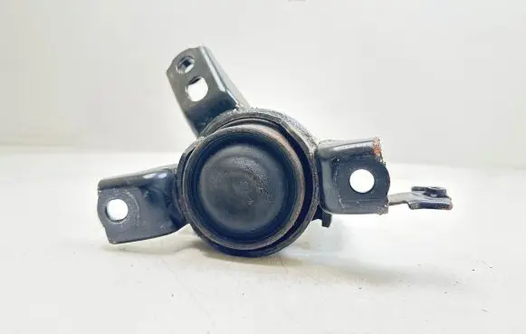 Toyota Verso Engine mount bracket