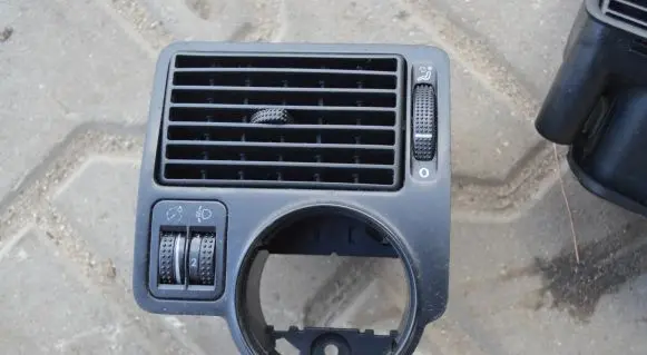 Volkswagen Golf IV Dash center air vent grill 1J1815715A