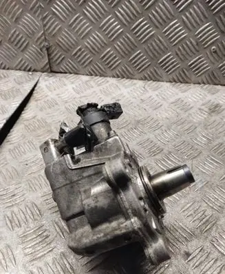 BMW 5 G30 G31 Fuel injection high pressure pump 0445010770 8514138