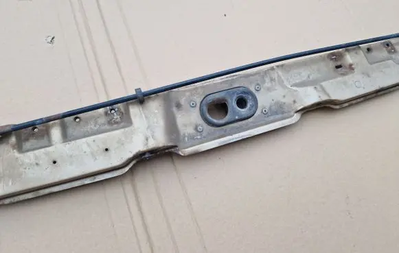 Volkswagen Jetta I Top upper radiator support slam panel 171805563H 171805563