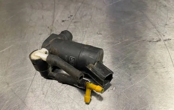 Volvo V70 Windscreen/windshield washer pump 1S7117K624FD