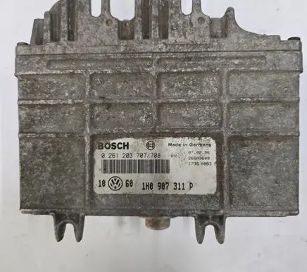 Volkswagen Golf III Engine control unit/module 1H0907311P 26SA3609 0261203707