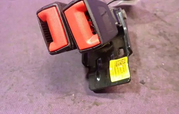 Opel Adam Front seatbelt buckle 13357735