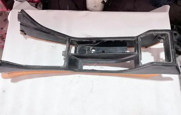 BMW 8 E31 Center console 1940838