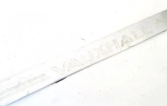 Front sill trim cover