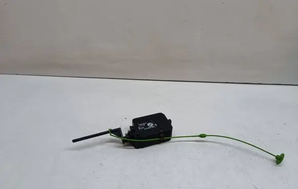 BMW X5 E53 Fuel tank cap lock motor 6923974 67116923974