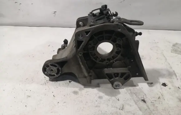 Opel Zafira B Fuel pump bracket 55187918