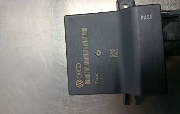 Audi A6 S6 C6 4F Gateway control module 4L0907468 4L0910468