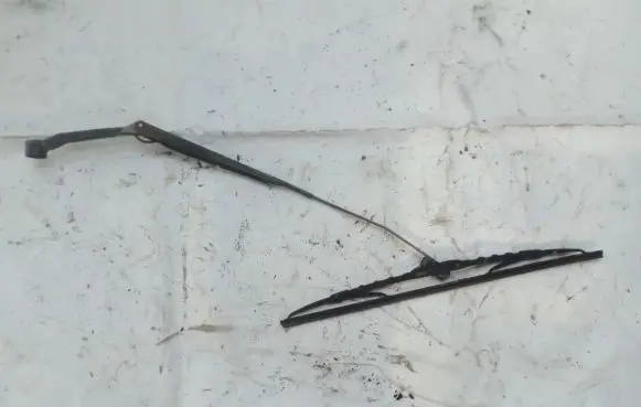 Suzuki Baleno EG Front wiper blade arm