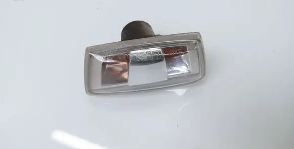 Nissan Qashqai Front fender indicator light 13252455 13252456