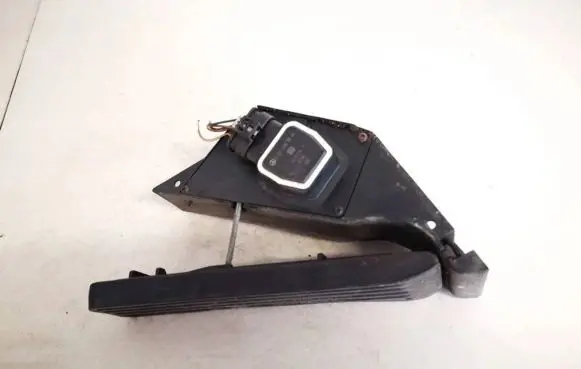 Mercedes-Benz E W212 Accelerator throttle pedal a2043000004