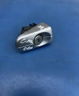 Ford C-MAX I Front door lock (next to the handle) 