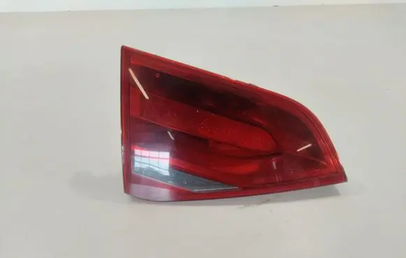Tailgate rear/tail lights