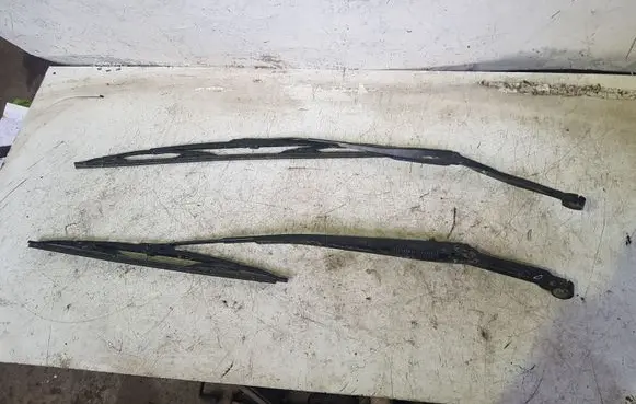 Infiniti Q45 III Windshield/front glass wiper blade 
