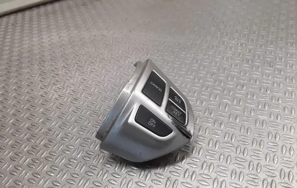 Steering wheel buttons/switches