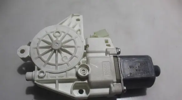 Mercedes-Benz C AMG W204 Front door window regulator motor 0130822503