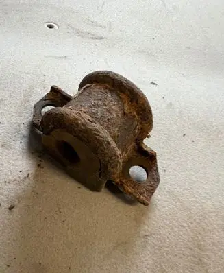 Jeep Cherokee XJ Sway bar bush bracket, rear 