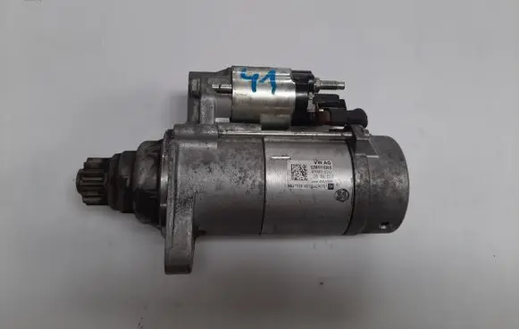 Volkswagen Golf VII Starter motor 02M911024B