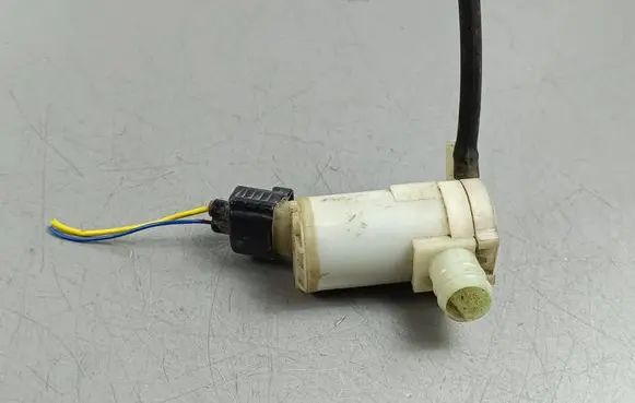 Suzuki SX4 S-Cross Windscreen/windshield washer pump