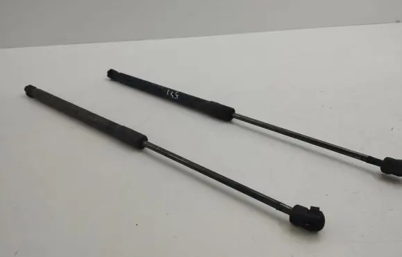Hyundai i30 Tailgate strut 81770A6200