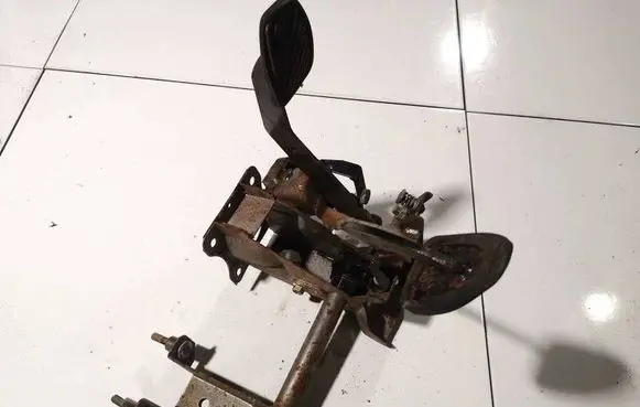 Subaru Legacy Brake pedal 