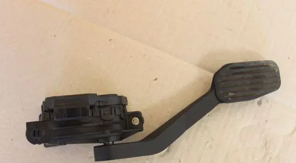 Volvo S60 Accelerator throttle pedal 30666661