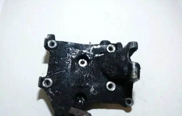 Nissan Primera Engine mounting bracket 11910bm700