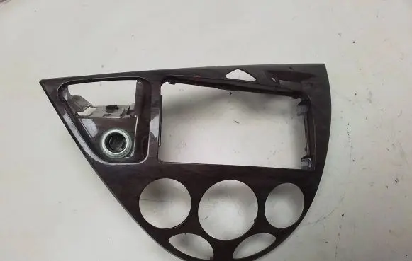 Ford Focus Radio/GPS head unit trim 98ABA046A04AE