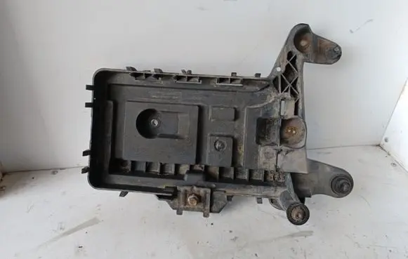 Volkswagen Jetta V Battery box tray 1K0915333C